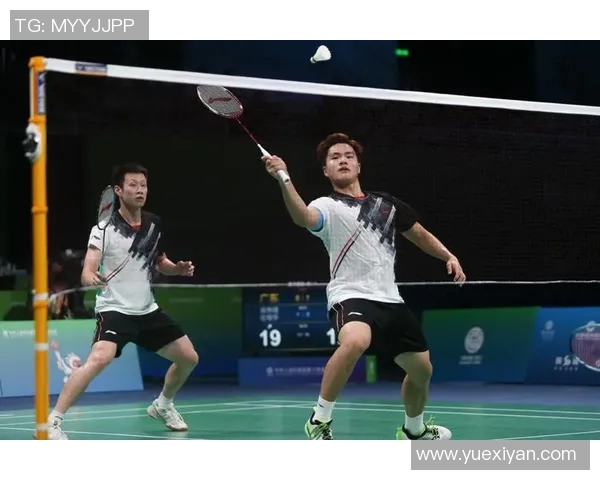 南京羽毛球队与成都羽毛球队赛后复盘分析双方状态与表现对比